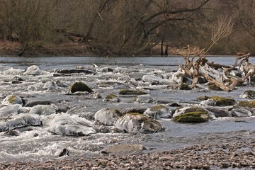 Sohlgleite in der Eder im Winter