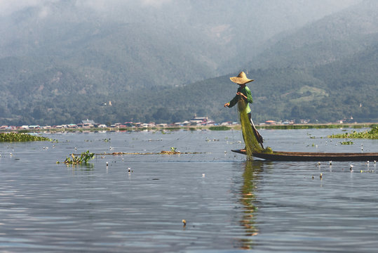 Inle lake is one of the most important touristic site of Myanmar, this is related to the zone of Maing Touk village on the east side of the lake
