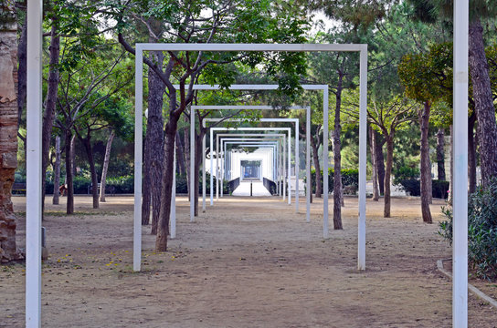  Arcos met&aacute;licos en Parque El Clot Barcelona
