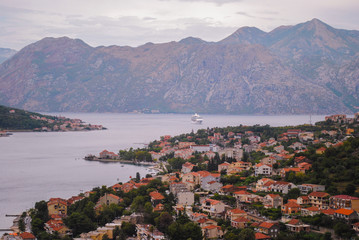 Fototapeta premium Montenegro kotor cruise liner