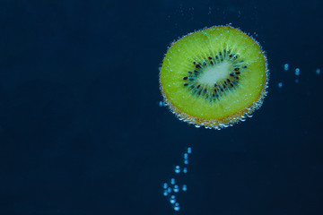 kiwi under water