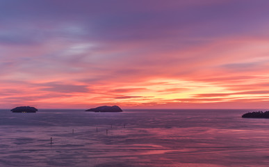 Fototapeta na wymiar Incredibly beautiful sunset by the sea