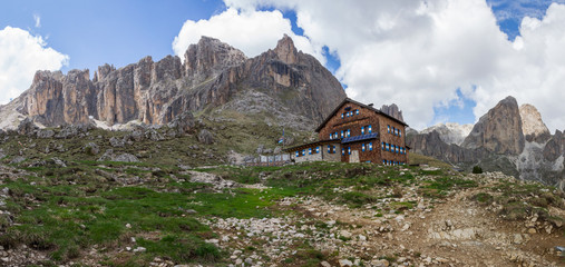 Fototapeta na wymiar Catinaccio/Rosengarten mountain massif, as seen from Roda de Vael refuge, Dolomites, Italy