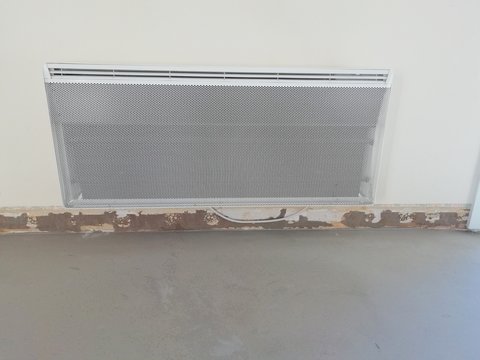 radiateur sur mur en r&eacute;novation