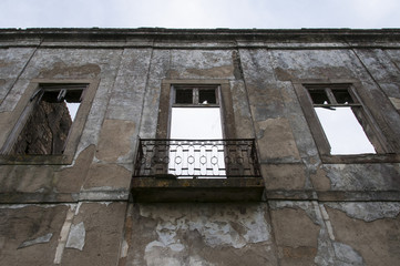Palácio abandonado e em ruínas