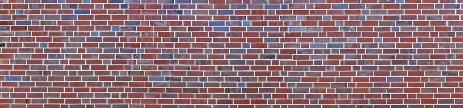 Sch&ouml;ne Klinkerfassade im Panoramaformat