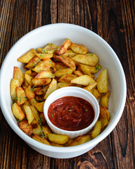Baked fried potatoes with garlic and red sauce.