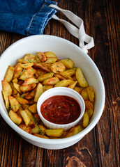 Baked fried potatoes with garlic and red sauce.