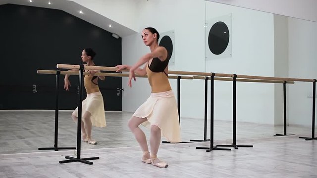 Grace Ballerina practise Plie, Battement developpe, Petit battement, Balancoire