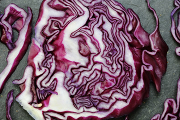Obraz premium Close up of red cabbage on slate table