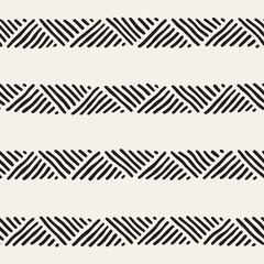 Seamless geometric doodle lines pattern in black and white. Adstract hand drawn retro texture.
