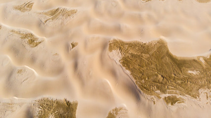 Fototapeta na wymiar vue aérienne sur des dunes de sable