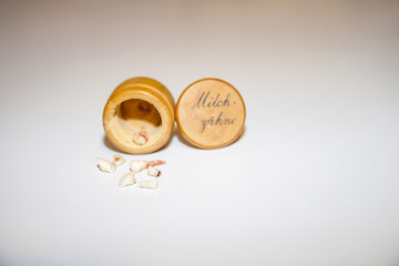 Collection of extracted milk teeth in front of wooden box - Translation: milk teeth