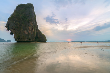 Naklejka premium Colorful sunset at Railay beach in Krabi, Thailand