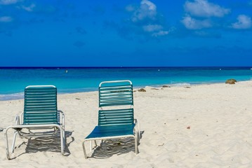 Sunbeds on the idyllic Eagle Beach in Aruba. Caribbean seascape.