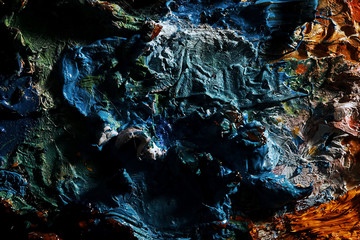 The artist paints a portrait of oil