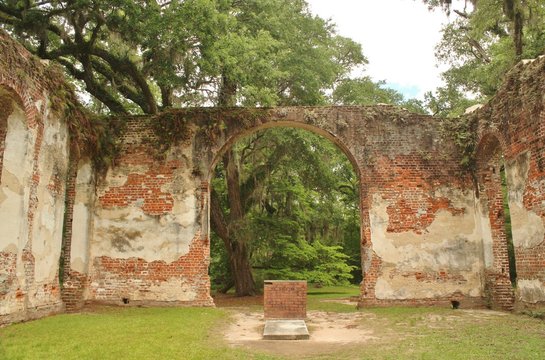 Historic Sheldon Church ruins in Charleston, South Carolina