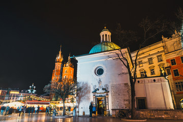 Fototapeta na wymiar Night view of Main Market Square in Krakow, one of the most beautiful city in Poland