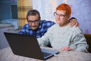 Older people can learn a laptop and a smartphone, learn to use the gadgets