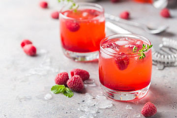 Cold raspberry lemonade