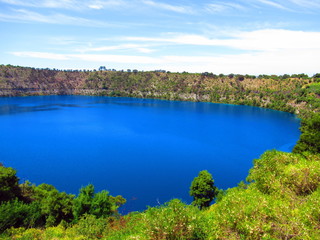 Fototapeta na wymiar Blue Lake in Mount Gambier