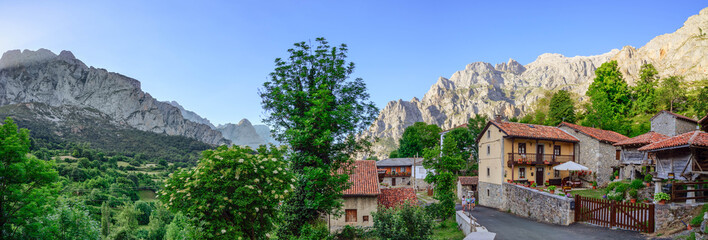 Fototapeta premium Cordiñanes de Valdeón