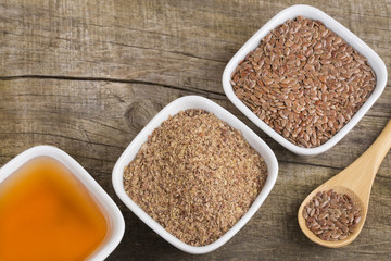 Seeds, powder and organic flax oil - Linum usitatissimum