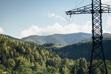 Obraz premium The top of the mountain is covered with dense forest