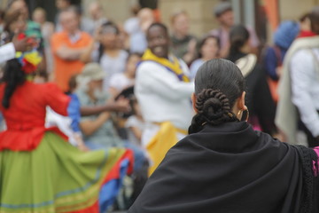 Exhibición de baile tradicional colombiano conocido como cumbia