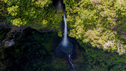 Waterfall in tahiti / Cascade de tahiti