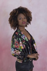 Fototapeta premium Bella mujer joven africana