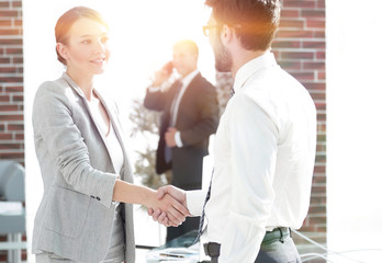 Obraz premium welcome and handshake business partners