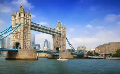 Fototapeta na wymiar Famous London Tower Bridge over the River Thames on a sunny 