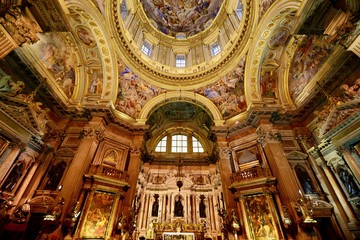Fototapeta na wymiar ナポリの教会とスナップ