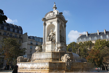 Fototapeta na wymiar Fontaine de la place Saint-Sulpice à Paris, France