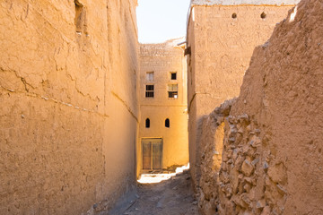 Al Hamra is a 400-year-old town in the region Ad Dakhiliyah, in northeastern Oman. Famous by it´s ruins of the old city.