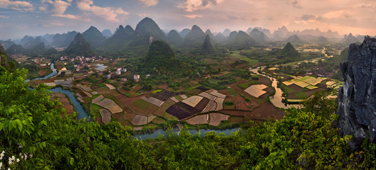 Landscape of Guilin, Li River ,Karst mountains near Yangshuo County, Guilin City, Guangxi Province, China. - obrazy, fototapety, plakaty