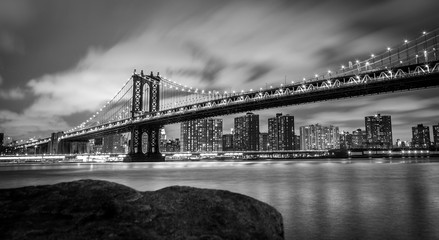 Vue sur le pont de Manhattan depuis DUMBO, Brooklyn, New York