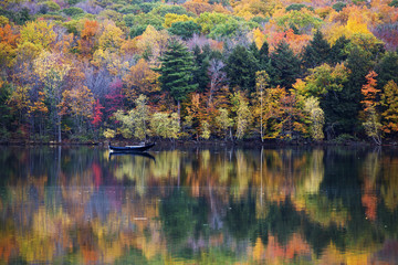Fototapeta premium Kolory jesieni w Quebecu w Kanadzie