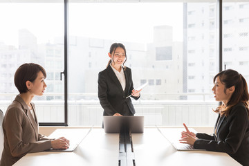 asian businesswomen working in office