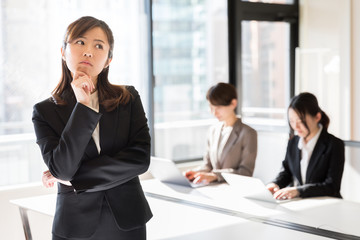 Fototapeta premium asian businesswomen working in office
