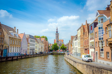 Fototapeta na wymiar Beautiful canal Spiegelrei and Jan Van Eyck Square in Bruges (Brugge), Belgium