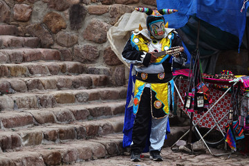 Hombre disfrazado de diablo en el carnaval de Tilcara, Jujuy