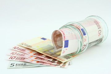 Oszczędności na rower, samochód - banknoty EURO w skarbonce