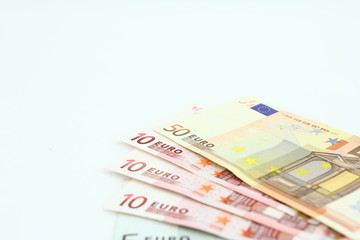 Banknoty EURO na jasnym tle - obrazy, fototapety, plakaty
