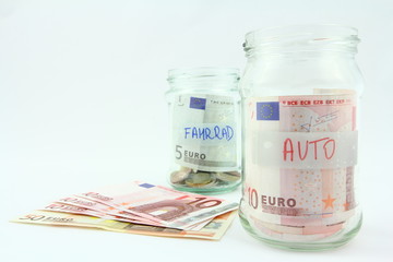 Oszczędności na rower, samochód - banknoty EURO w skarbonce