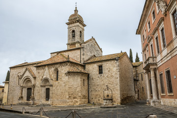 Fototapeta na wymiar Collegiata-Kirche in San Quirico d´Orcia, Toskana, Italien
