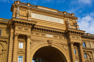 Fototapeta na wymiar Triumphal Arch, Piazza della Repubblica, Florence, Italy