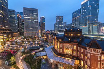 Night city skyline at Tokyo Station, Tokyo, Japan 4K Time lapse