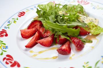 salad with strawberries